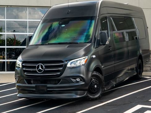 Used 2023 Mercedes-Benz Sprinter 3500 image 2