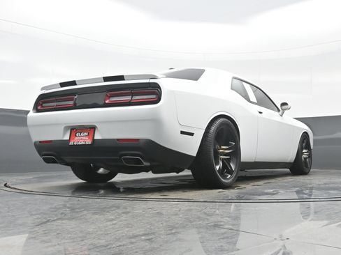 Used 2017 Dodge Challenger R/T image 25