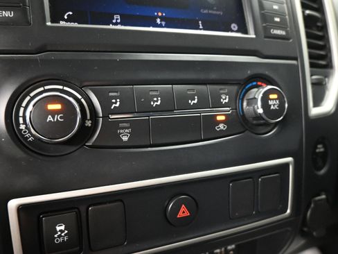 Used 2019 Nissan Titan S image 14