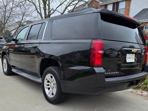 Used 2015 Chevrolet Suburban LT image 7