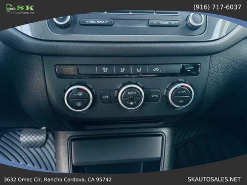 Used 2013 Volkswagen Tiguan S image 16
