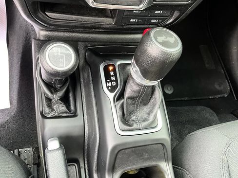 Used 2022 Jeep Wrangler Sport AWD/4WD image 23