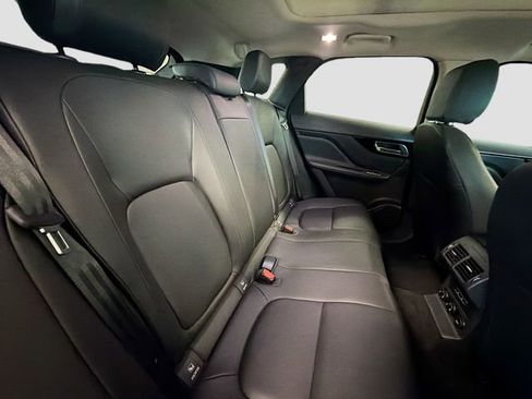 Used 2017 Jaguar F-PACE Premium image 26