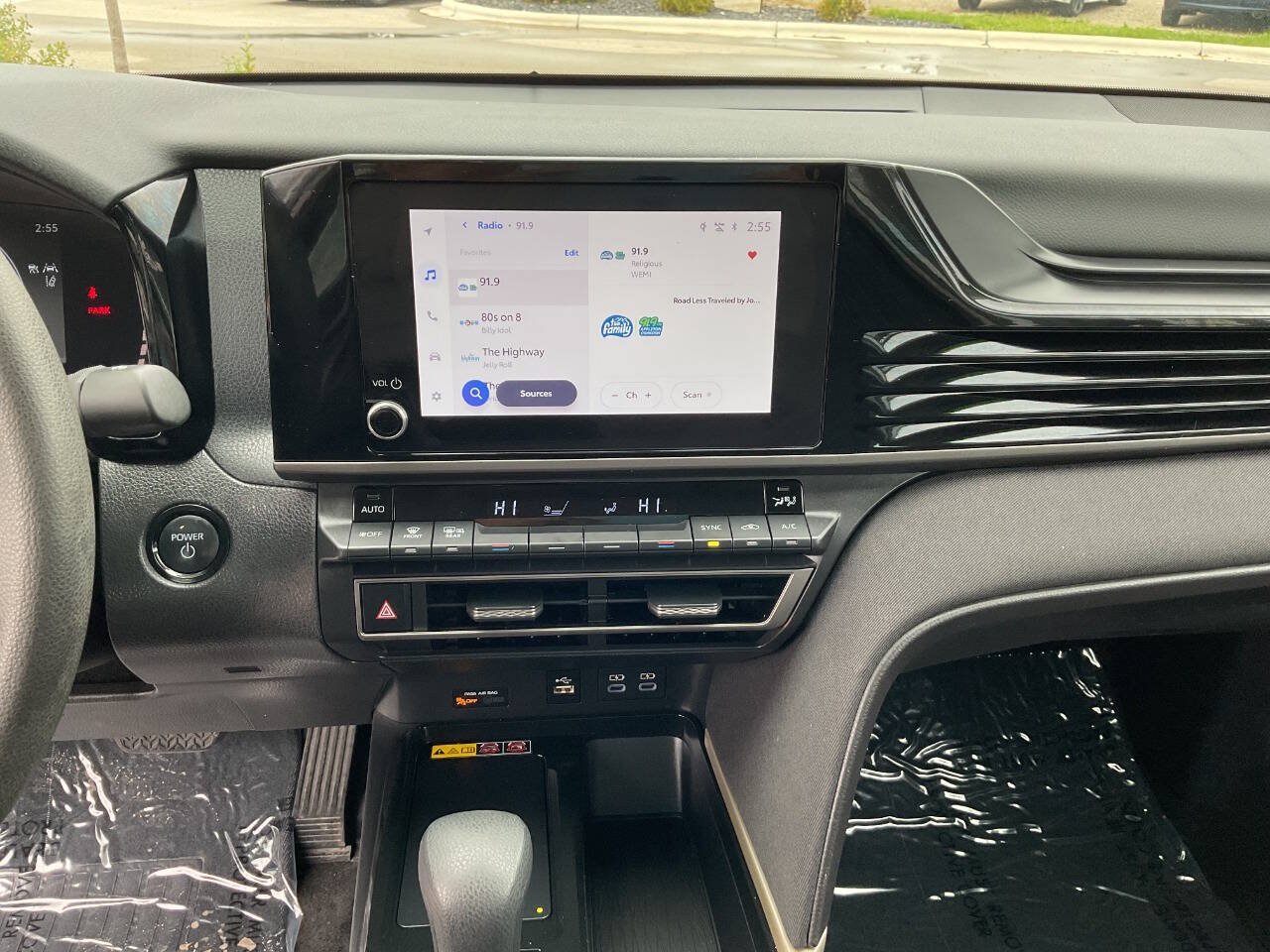 Used 2025 Toyota Camry LE FWD image 22