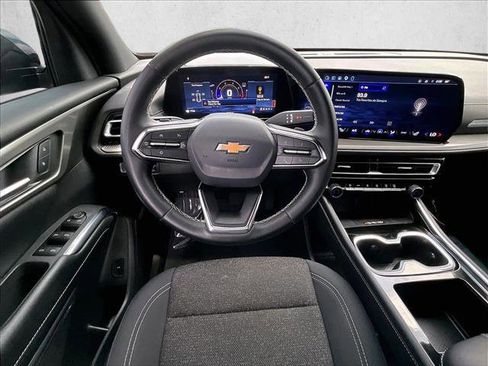 Used 2026 Chevrolet Traverse LT w/ Driver Confidence Package FWD image 7