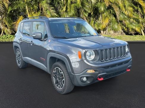 Used 2017 Jeep Renegade Trailhawk w/ Premium Trailhawk Package AWD/4WD image 2