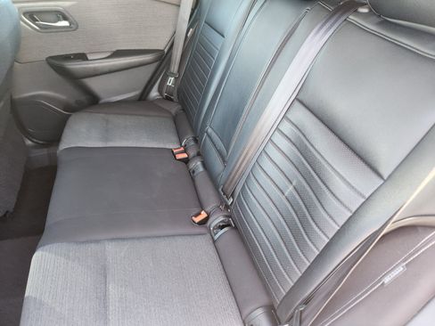 Used 2021 Nissan Rogue SV image 18