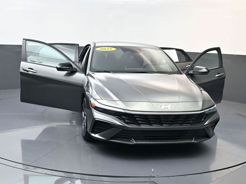 Certified 2025 Hyundai Elantra Sport FWD image 32
