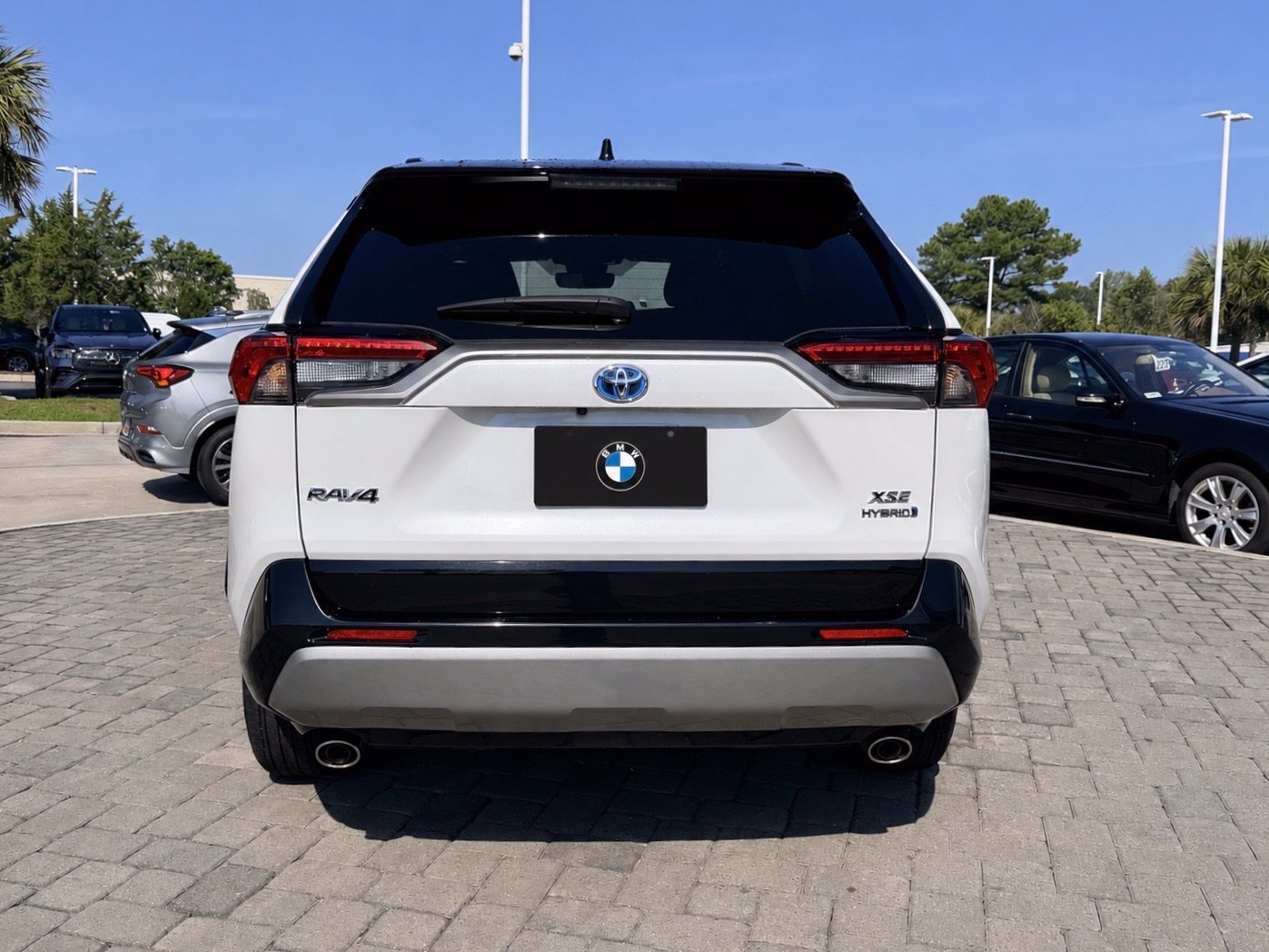 Used 2023 Toyota RAV4 XSE AWD/4WD image 9