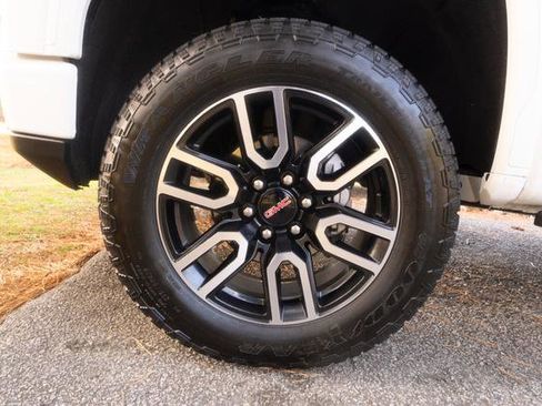 Used 2023 GMC Sierra 1500 AT4 image 37