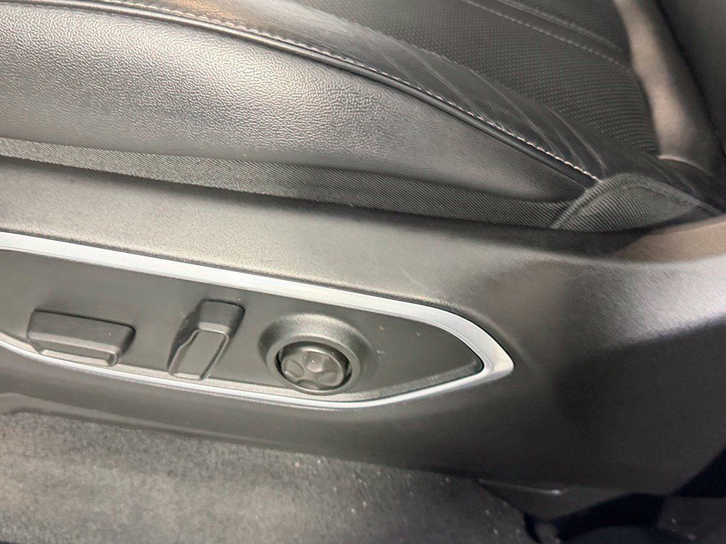 Used 2025 Jeep Wagoneer 4WD image 23