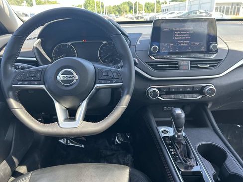 Used 2022 Nissan Altima 2.0 SR FWD image 16