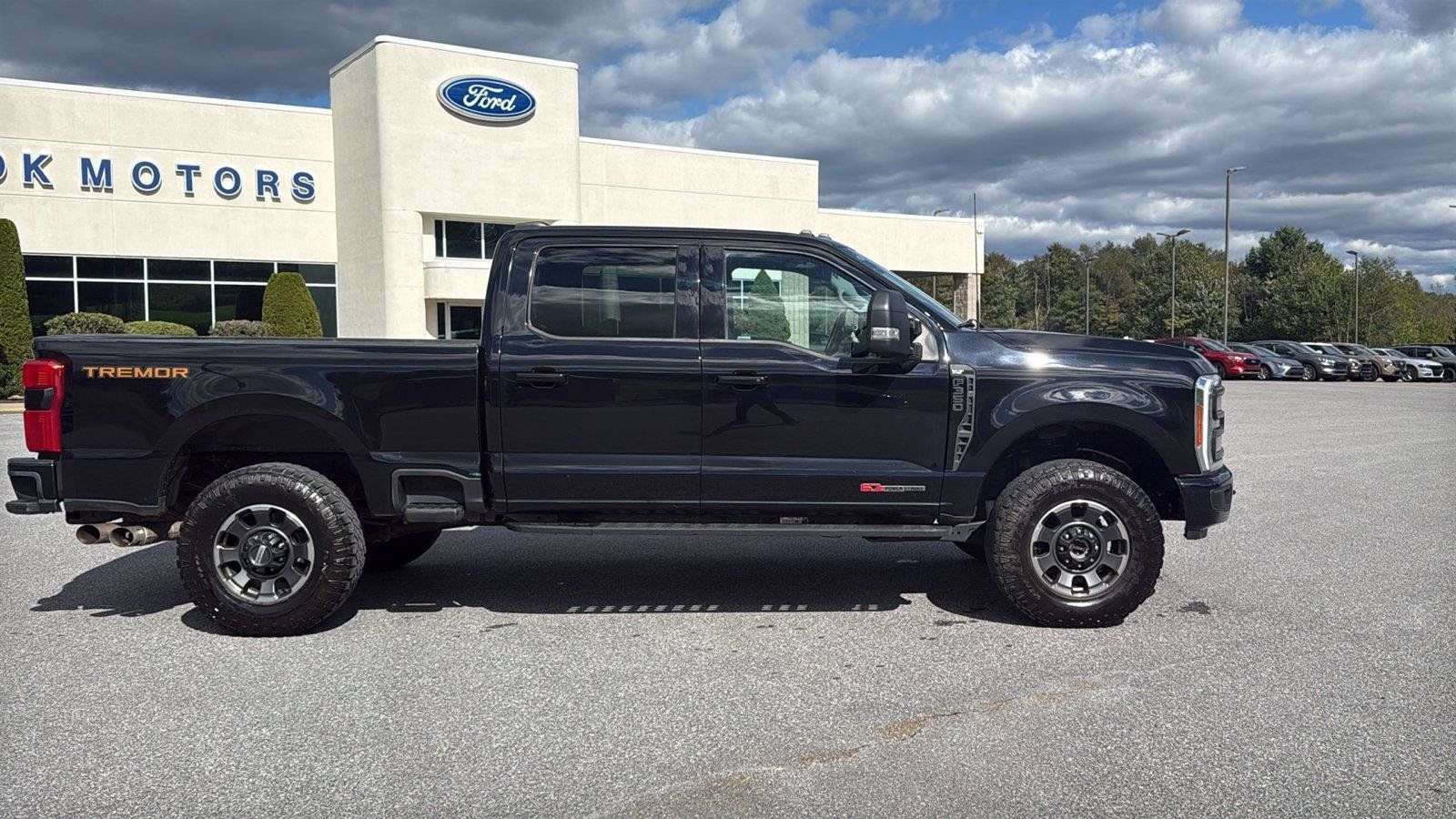 Used 2023 Ford F350 XLT w/ Tremor Off-Road Package AWD/4WD image 2