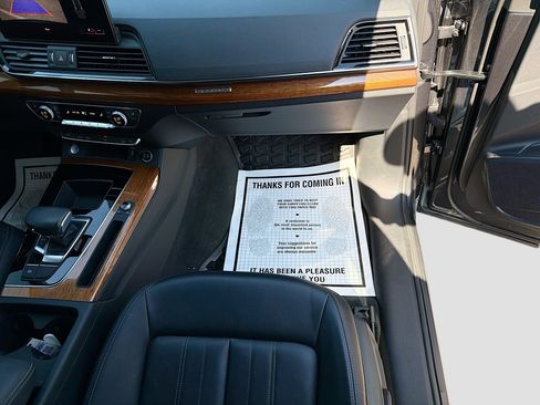 Used 2023 Audi Q5 2.0T Premium w/ Convenience Package image 18