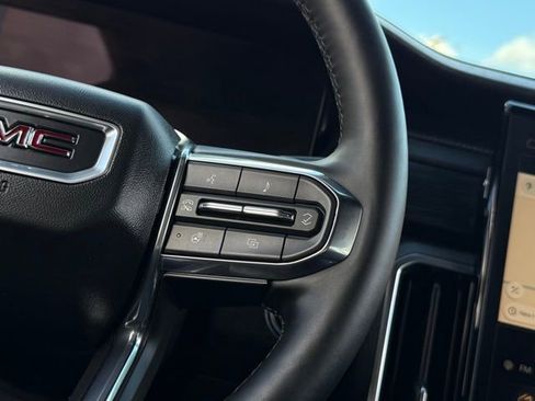 Used 2025 GMC Acadia Elevation image 11