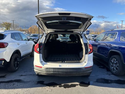 Used 2022 GMC Terrain SLE image 45