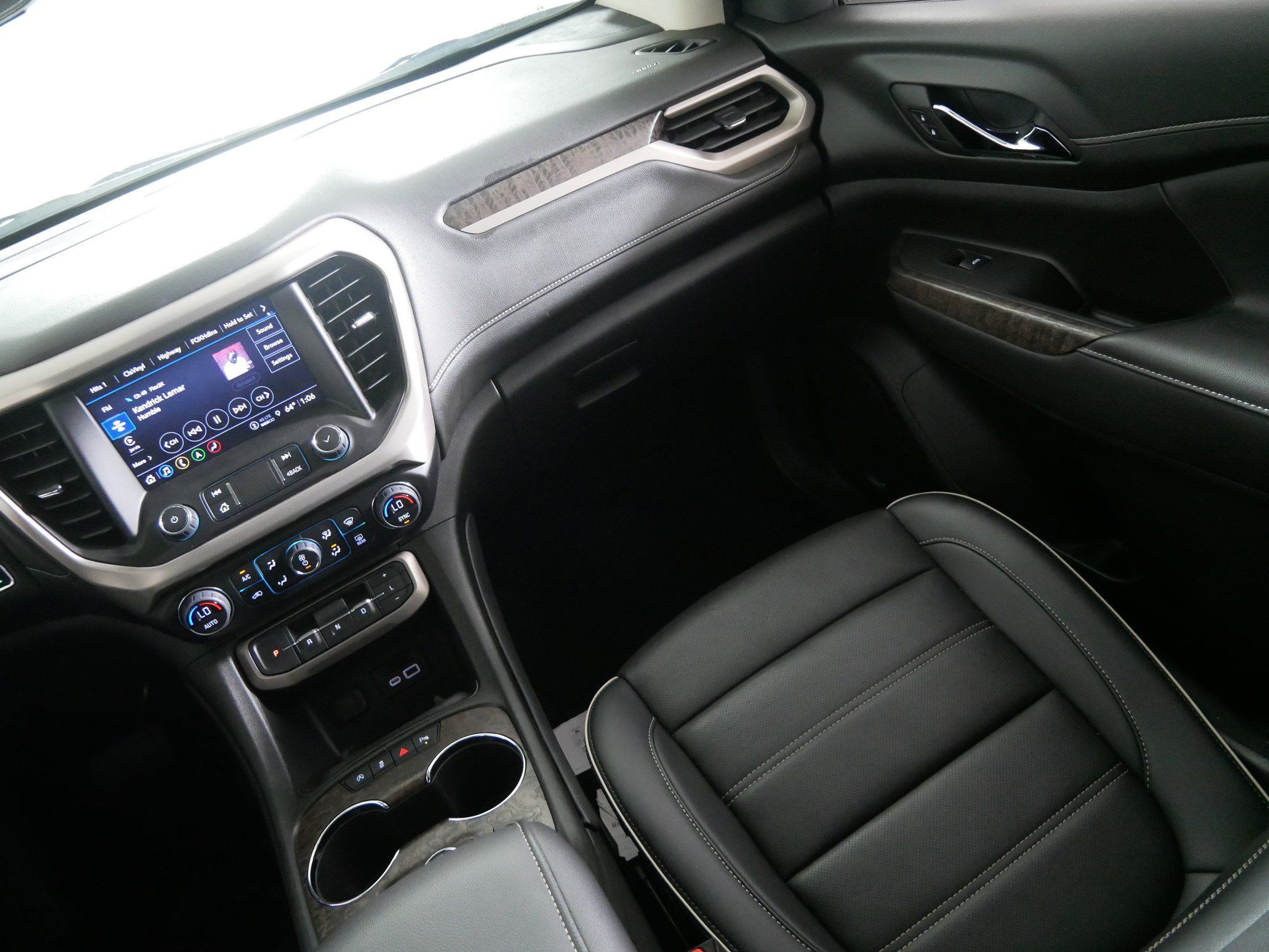 Used 2023 GMC Acadia Denali w/ Denali Ultimate Package AWD/4WD image 11