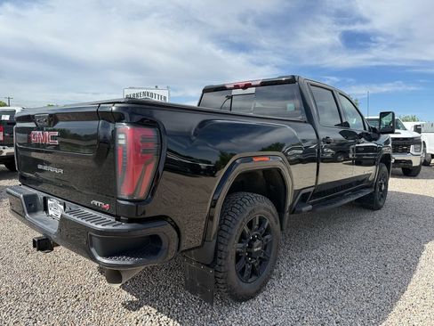 Used 2024 GMC Sierra 3500 AT4 w/ AT4 Premium Plus Package AWD/4WD image 10