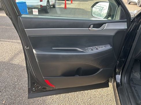 Used 2022 Hyundai Palisade SE image 12