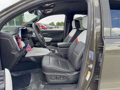 Used 2024 GMC Canyon AT4X AWD/4WD image 5