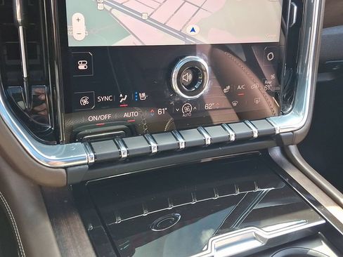 Used 2025 GMC Yukon Denali Ultimate AWD/4WD image 16