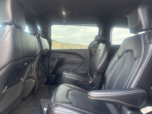 Used 2025 Chrysler Pacifica Select FWD image 35