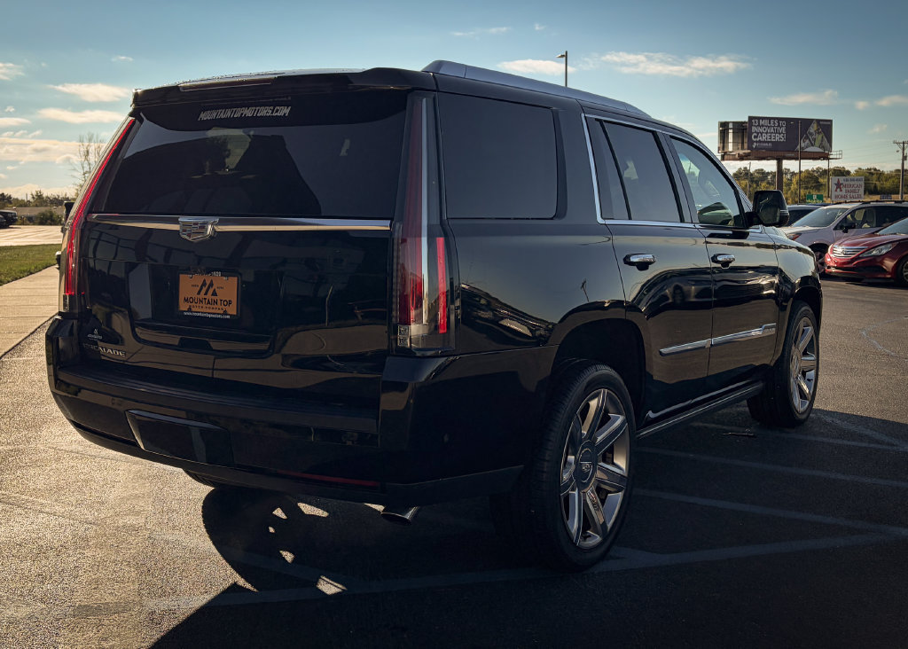Used 2017 Cadillac Escalade Premium Luxury AWD/4WD image 36