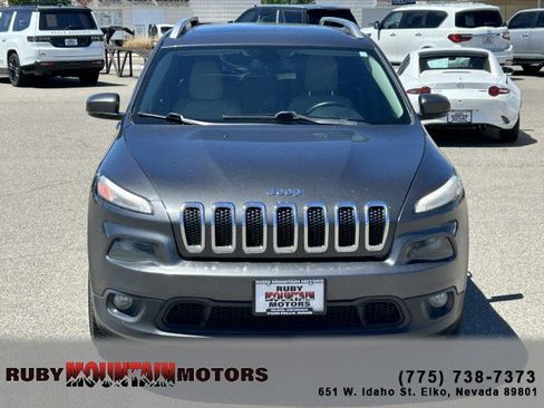 Used 2017 Jeep Cherokee Latitude w/ Safety/Convenience Group FWD image 2