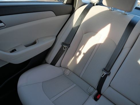 Used 2017 Hyundai Sonata SE w/ Cargo Package image 12