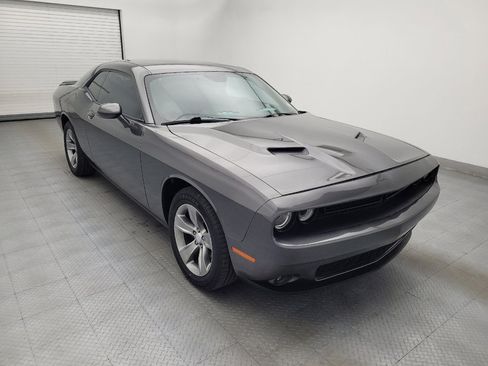 Used 2019 Dodge Challenger SXT RWD image 13
