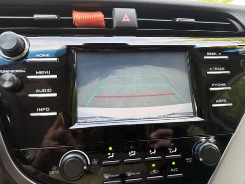 Used 2018 Toyota Camry LE FWD image 30