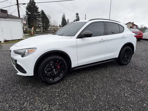 Used 2020 Alfa Romeo Stelvio w/ Nero Edizione image 6