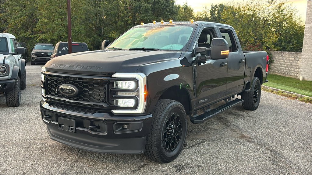 Used 2025 Ford F250 Lariat w/ Black Appearance Package AWD/4WD image 3