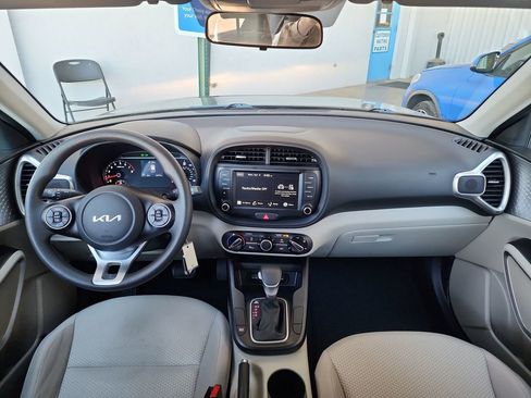 Used 2022 Kia Soul LX FWD image 18