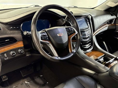 Used 2019 Cadillac Escalade Luxury image 17