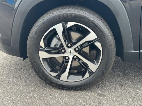 Used 2025 Chevrolet Trax RS w/ Sunroof Package FWD image 9