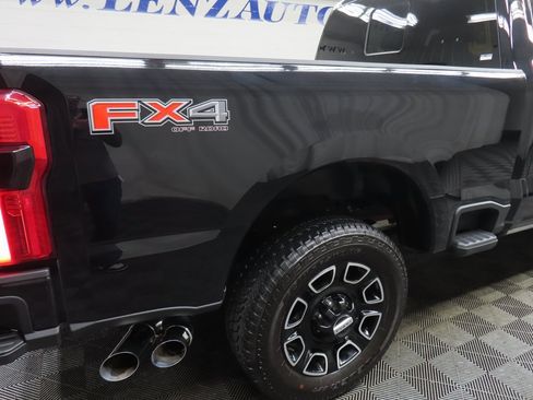 Used 2025 Ford F350 Platinum w/ FX4 Off-Road Package image 40