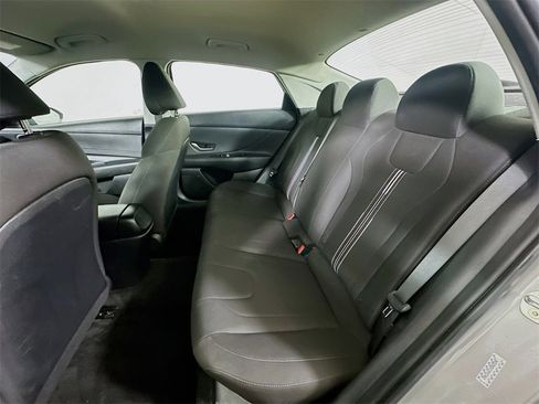Used 2021 Hyundai Elantra SEL w/ Convenience Package image 14