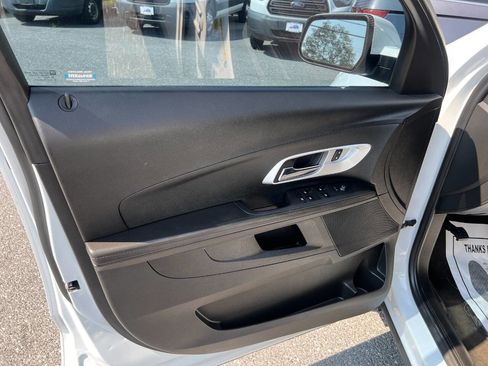Used 2017 Chevrolet Equinox LT w/ Convenience Package image 8