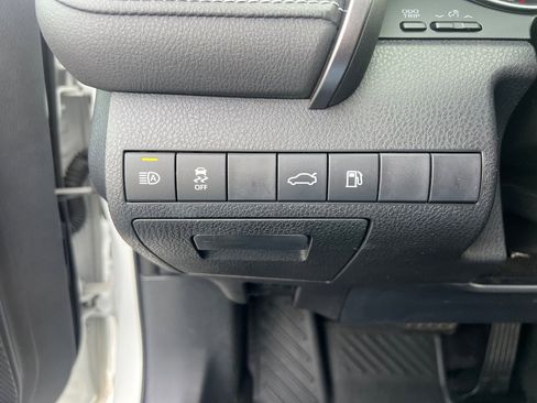 Used 2018 Toyota Camry XSE image 19