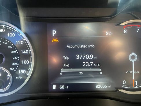 Used 2022 Genesis G70 2.0T w/ Prestige Package RWD image 26