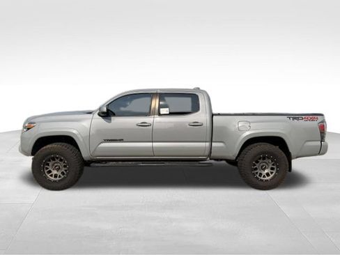 Used 2020 Toyota Tacoma SR5 AWD/4WD image 4