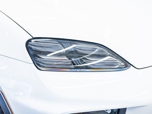 Certified 2025 Porsche Macan Electric RWD image 13