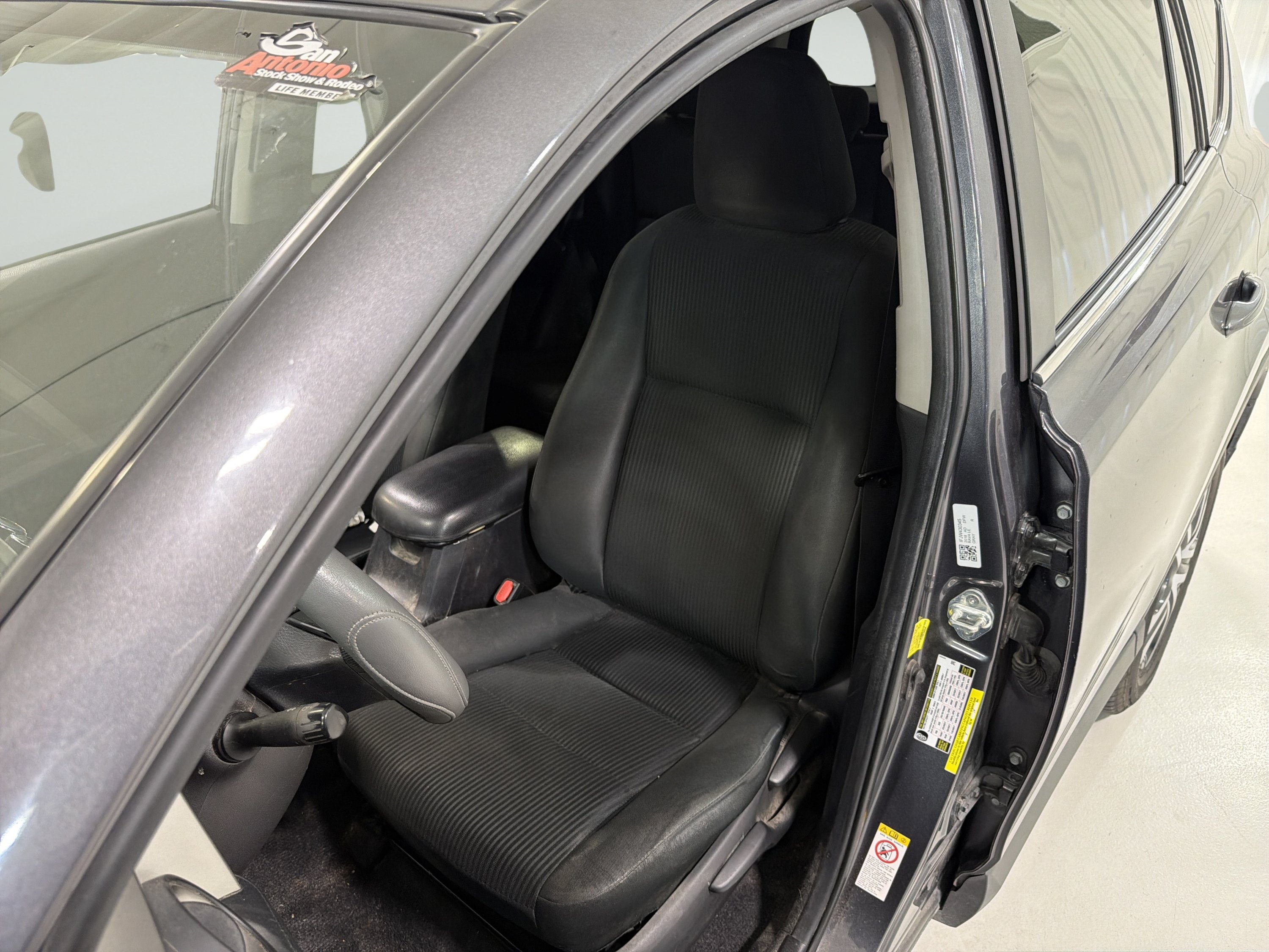 Used 2018 Toyota RAV4 LE FWD image 10