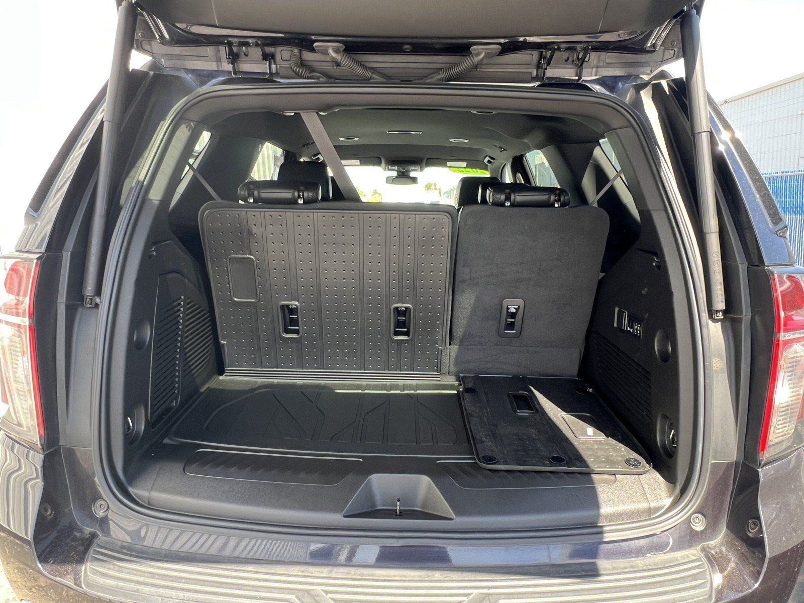 Used 2022 Chevrolet Tahoe LT w/ Luxury Package AWD/4WD image 11