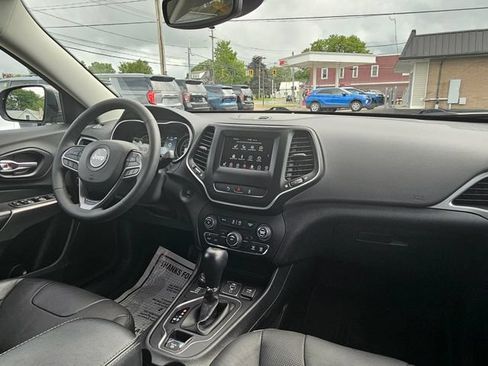 Used 2021 Jeep Cherokee Latitude Lux w/ Mopar Interior Package AWD/4WD image 20