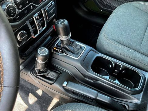 Used 2024 Jeep Wrangler Unlimited w/ Convenience Group AWD/4WD image 15