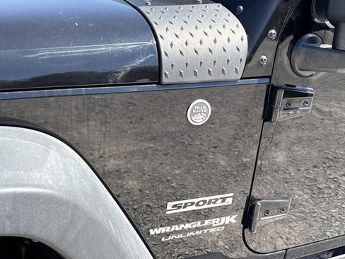 Used 2018 Jeep Wrangler Unlimited Sport S AWD/4WD image 12