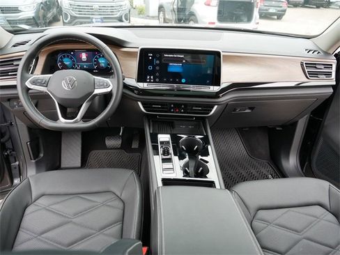 Certified 2025 Volkswagen Atlas SE image 24