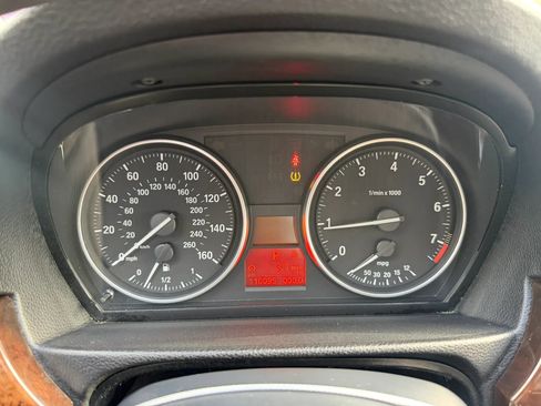 Used 2011 BMW 328i xDrive Sedan AWD/4WD image 10